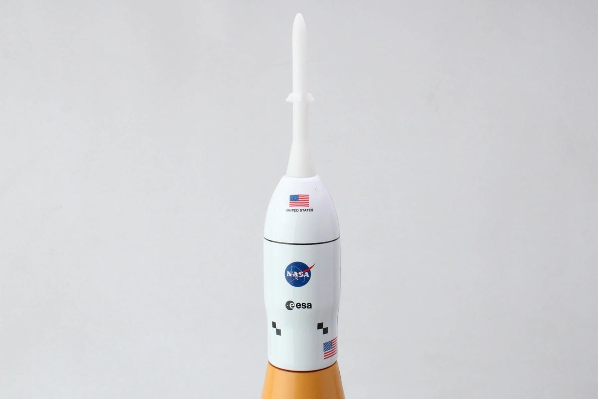 Modelo de cohete Artemis Space Launch System (SLS) - Escala 1/235